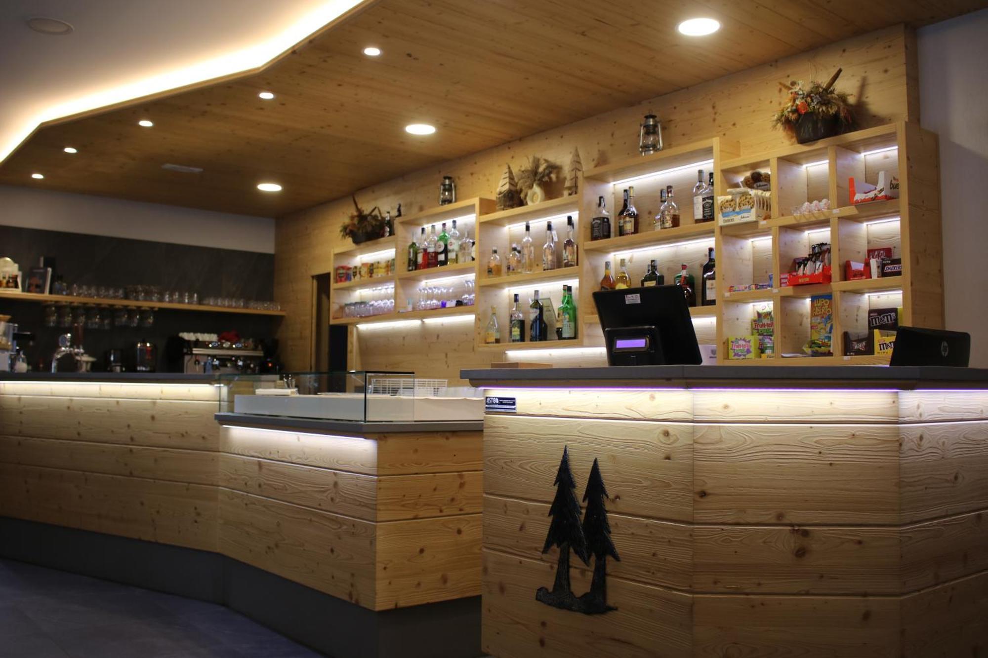 Hotel Le Pinete เปียซซาตอร์เร ภายนอก รูปภาพ