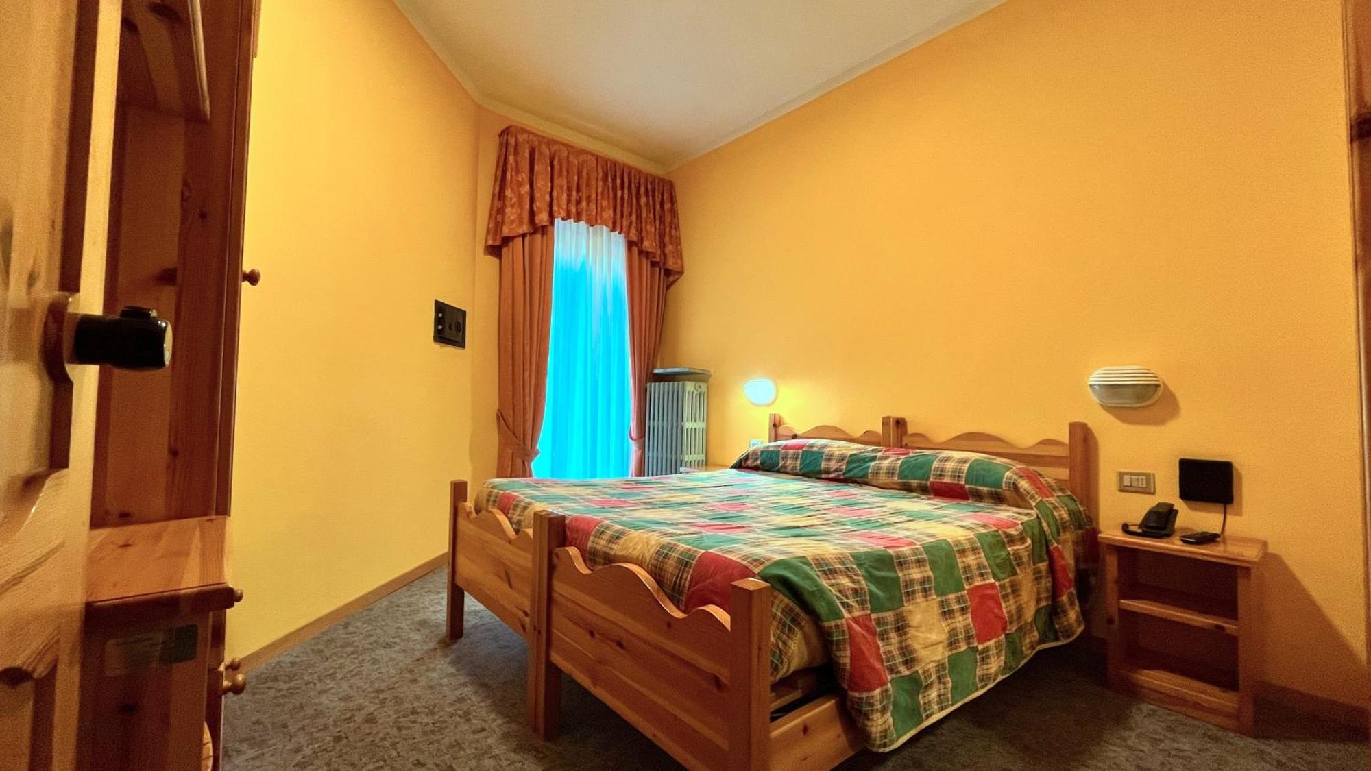 Hotel Le Pinete เปียซซาตอร์เร ภายนอก รูปภาพ