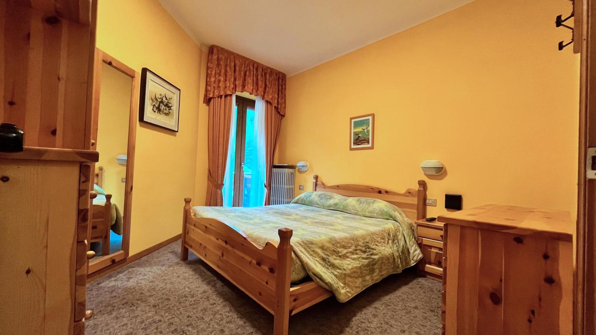Hotel Le Pinete เปียซซาตอร์เร ภายนอก รูปภาพ
