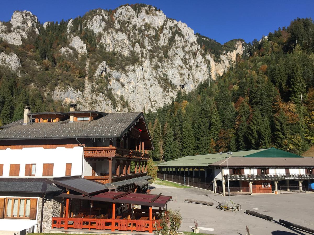 Hotel Le Pinete เปียซซาตอร์เร ภายนอก รูปภาพ
